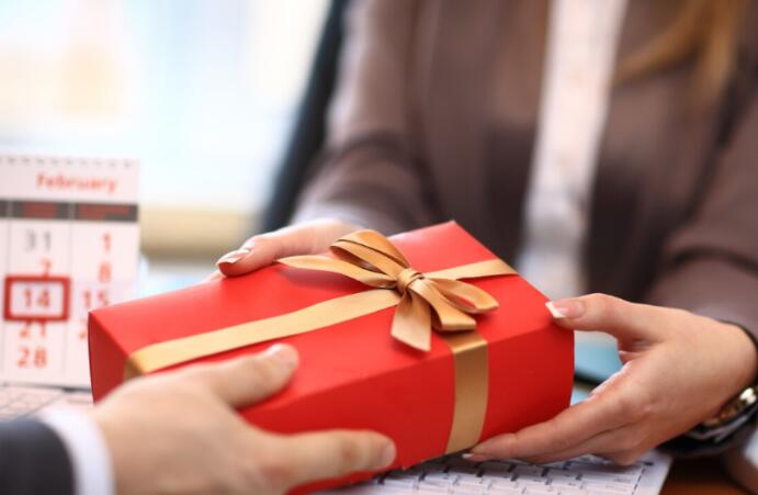 销售送什么礼品容易记住，推销产品送什么礼品最吸引客户 第0张